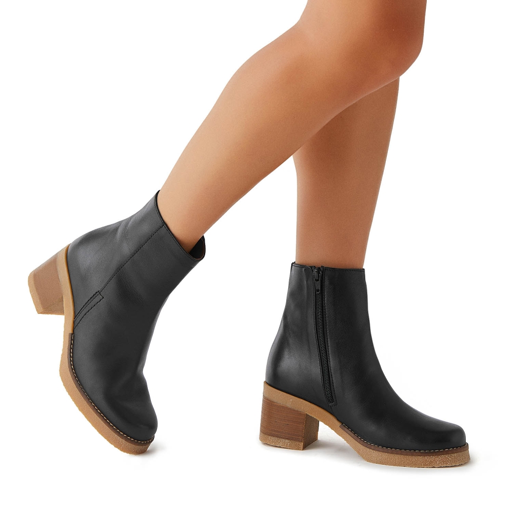 2656 Black Heeled Leather Bootie