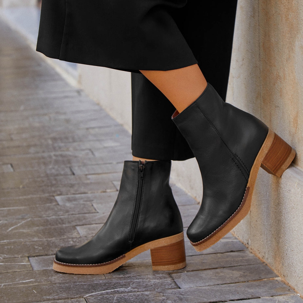 2650 Black Heeled Leather Bootie