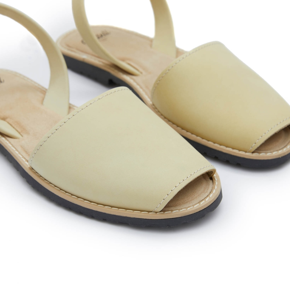 1056 2 Madona Pell Rustica