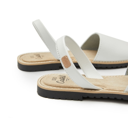 1056 2 Madona Pell Rustica