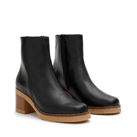 2656 Black Heeled Leather Bootie