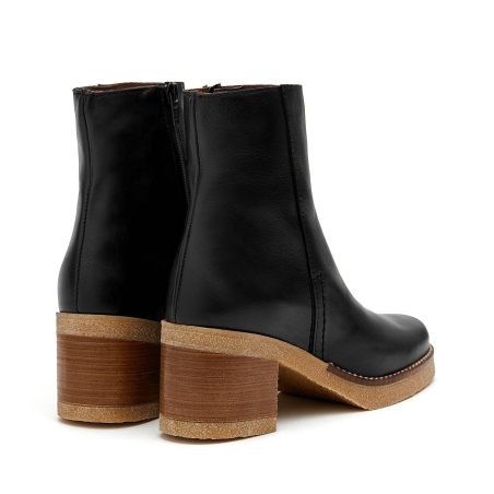 2656 Black Heeled Leather Bootie